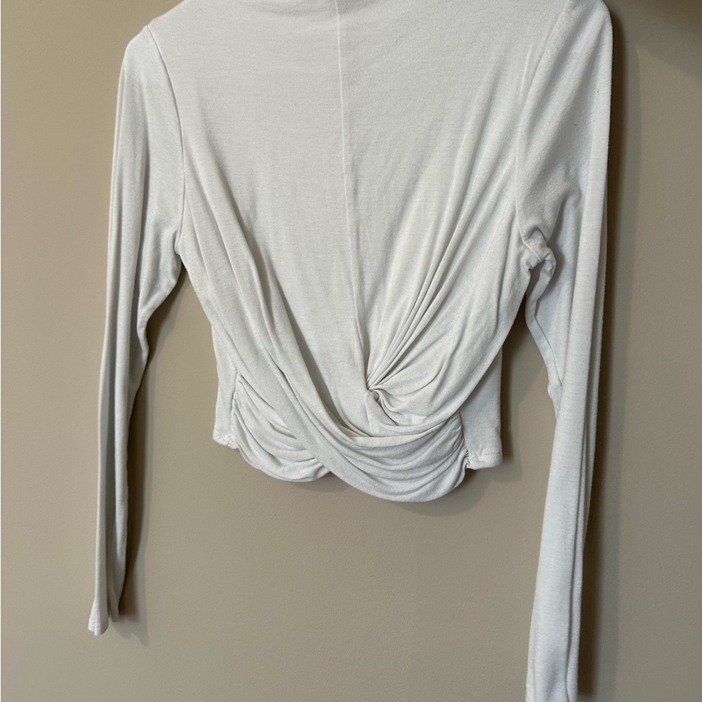 Women’s White Long Sleeve Crop Top Medium
